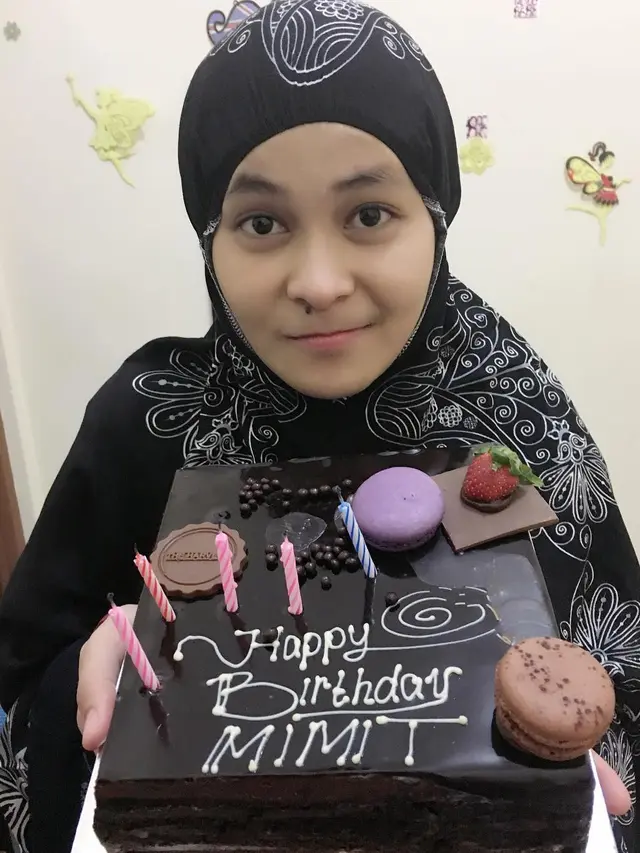 Biasa Tampil Tomboi, Ini 6 Potret Cantik Mita The Virgin Pakai Hijab