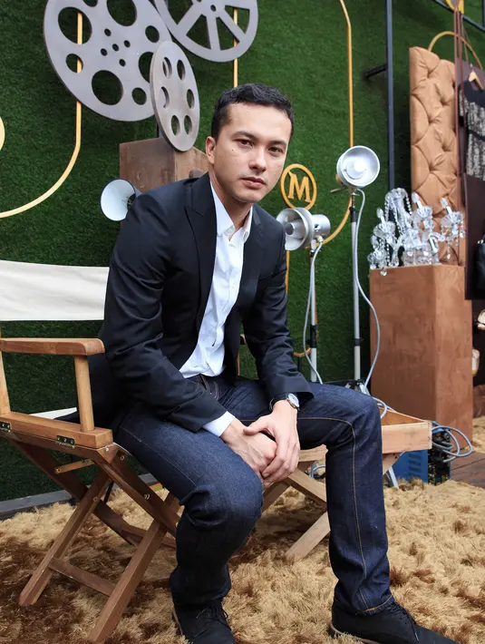 Nicholas Saputra kerap dikenal dengan sapaan Rangga sejak membintangi film ‘Ada Apa dengan Cinta?’ 14 tahun silam. Aktor tampan ini kembali membintangi sekuel kedua film yang sebelumnya sangat melejit ini. (Dezmond Manullang/Bintang.com)