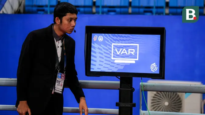    Revolusi BRI Liga 1: VAR dan Wasit Impor Siap Guncang Lapangan Hijau!   BRI Liga 1 2024/2025: Bye-Bye Kontroversi? VAR dan Wasit Asing Jadi Senjata Baru!   Era Baru BRI Liga 1 Dimulai: VAR dan Wasit Asing Janjikan Pertandingan Tanpa Drama?