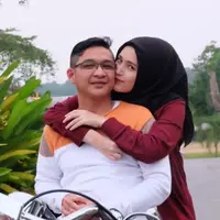 Adelia  Pasha dan Pasha Ungu