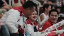 Menko PMK Puan Maharani dan Ketua Komite Olimpiade Indonesia (KOI), Erick Tohir menyaksikan jalannya pertandingan polo air putra Indonesia melawan Filipina di National Aquatic Centre, Kuala Lumpur, Minggu (20/8). (Liputan6.com/Faizal Fanani)