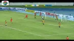 Memanfaatkan umpan silang Ambrizal Umanailo, Lerby Eliandry berhasil membobobol gawang Mitra Kukar.
