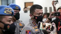 Kadiv Propam Polri nonaktif Irjen Pol Ferdy Sambo usai menjalani pemeriksaan di Bareskrim Polri, Jakarta Selatan, Kamis (4/8/2022). Irjen Pol Ferdy Sambo meninggalkan Bareskrim Mabes Polri usai menjalani pemeriksaan selama tujuh jam terkait kasus tewasnya Brigadir Nofriansyah Yoshua Hutabarat alias Brigadir J. (Liputan6.com/Faizal Fanani)