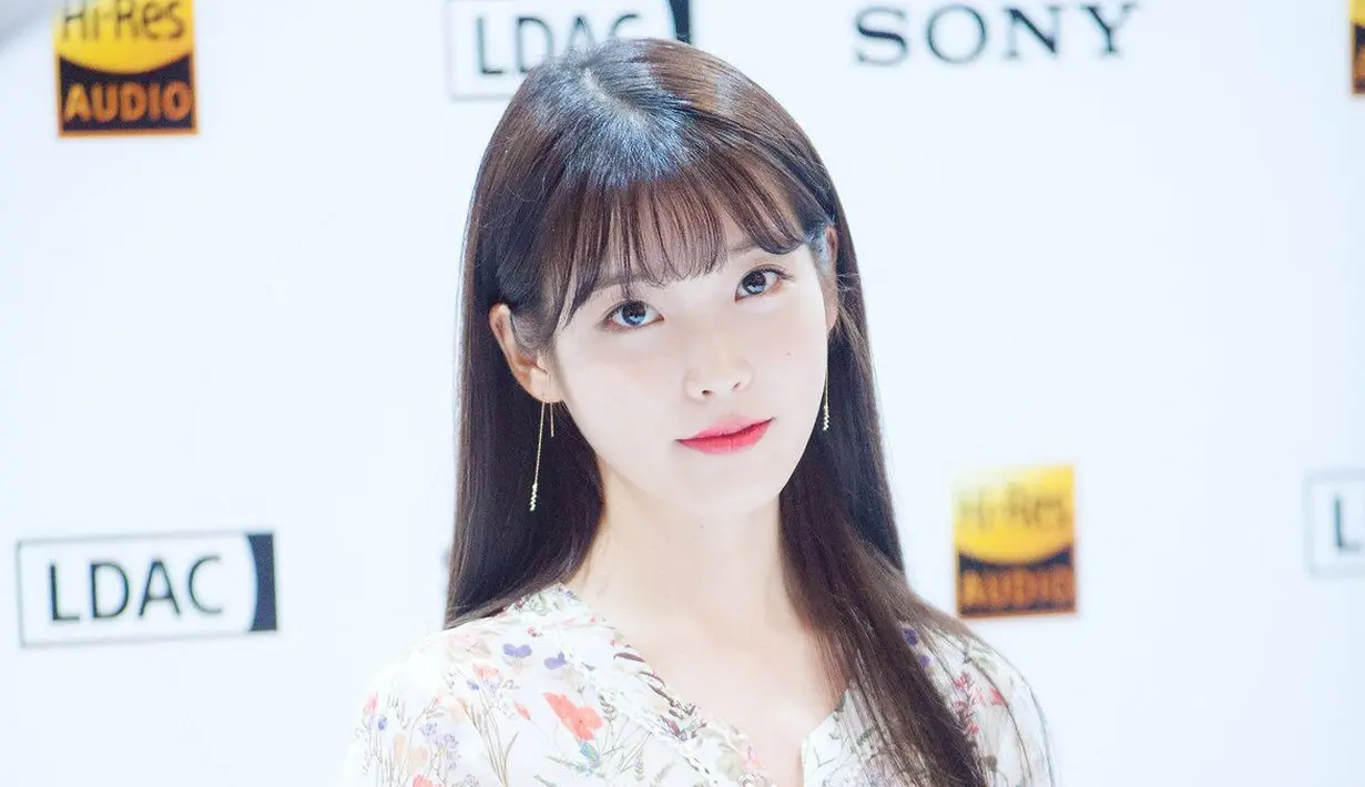 Cerita tersebut disampaikan oleh salah satu penggemar IU yang beruntung ditraktir oleh idolanya. (Foto: koreaboo.com)