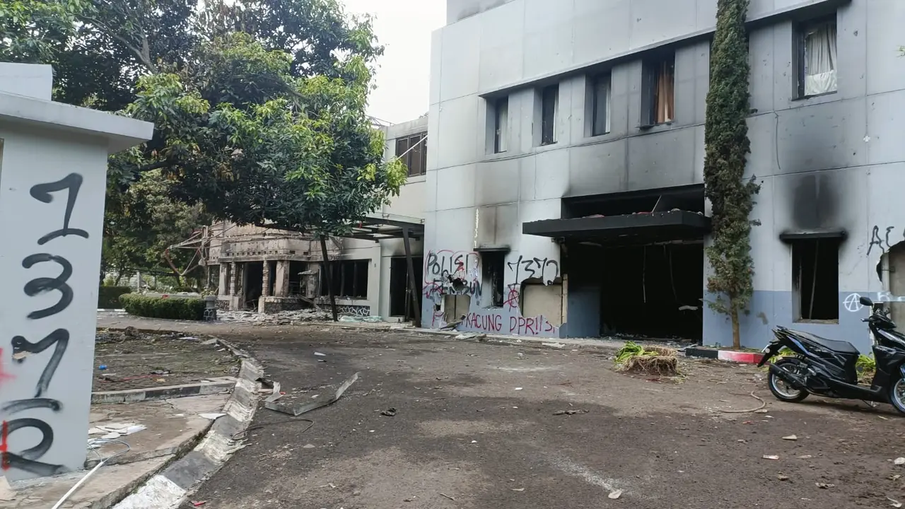 Kondisi gedung DPRD Jabar usai menjadi sasaran demonstran