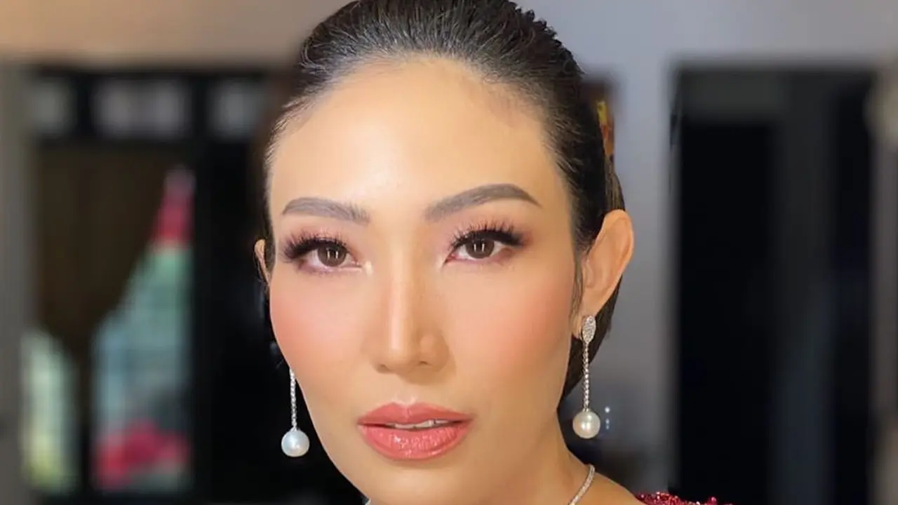 Ayu Dewi. (Foto: Instagram @mrsayudewi)