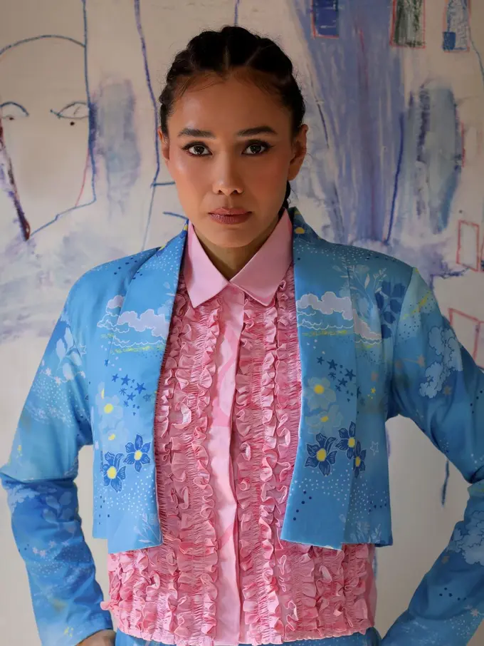 Koleksi Busana Adinia Wirasti Berkolaborasi dengan Calla The Label