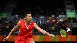 Lin Dan merupakan salah satu pebulu tangkis tunggal putra terbaik di dunia. Atlet asal Cina tersebut sebelumnya memiliki ambisi besar di Olimpiade Tokyo 2020. Sayangnya perhelatan tersebut harus ditunda setahun dan sayangya ia lebih dulu mengambil keputusan untuk pensiun. (Foto: AFP/Goh Chai Hin)