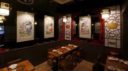 Suasana dalam restoran yang menghadirkan tema Hello Kitty di Hong Kong, China, Kamis (21/5/2015). ini merupakan Restoran pertama di china yang didedikasikan untuk karakter di film kartun Jepang, Hello Kitty. (REUTERS/Bobby Yip)