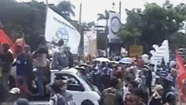 Ratusan Nelayan Kepung DPRD Serang dan Ricuh