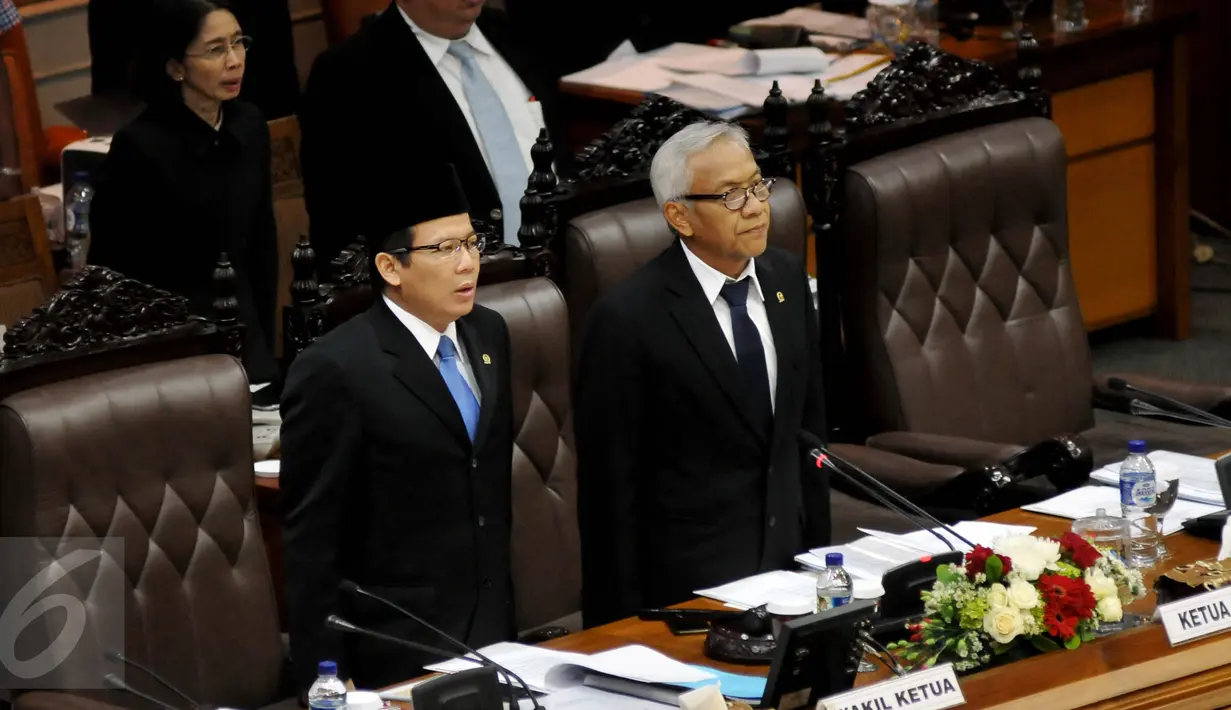 Wakil Ketua DPR Agus Hermanto dan Taufik Kurniawan Memimpin Paripurna saat Rapat Paripurna ke 14 Persidangan II Tahun 2015-2016, Jakarta, Kamis (17/12/2015). Jakarta, Kamis (17/12/2015).(Liputan6.com/Johan Tallo)