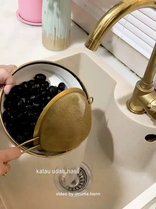Modal 2 Bahan Dapur, Ini Trik Bersihkan Pestiisda pada Anggur Tanpa Soda Kue
