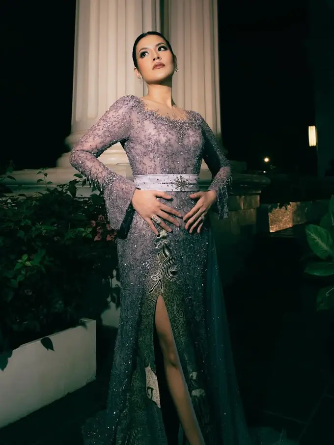 Gaya Raisa Bak Putri Kerajaan