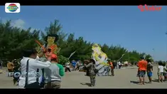 Puluhan penggemar layang-layang hias dari berbagai daerah unjuk kebolehan dalam festival layang-layang di Tegal.