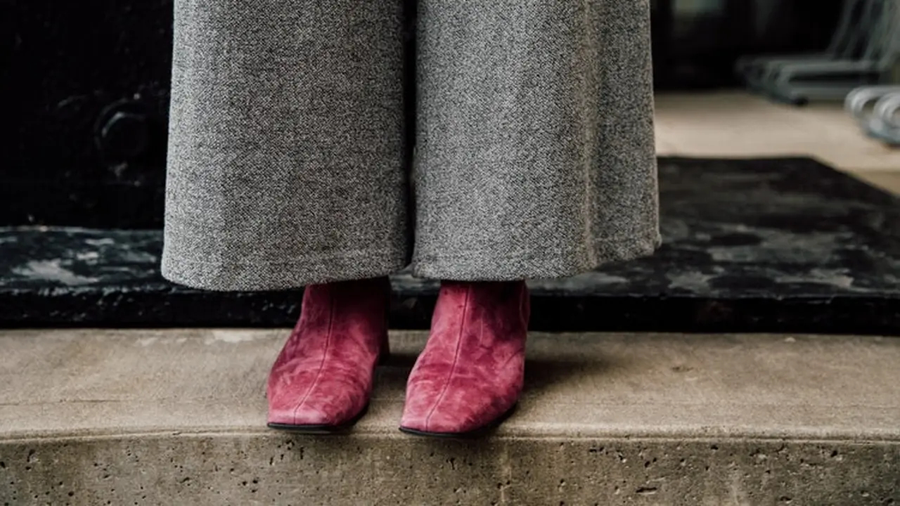 Punya Sepatu Suede? Ini Cara Merawatnya Agar Awet