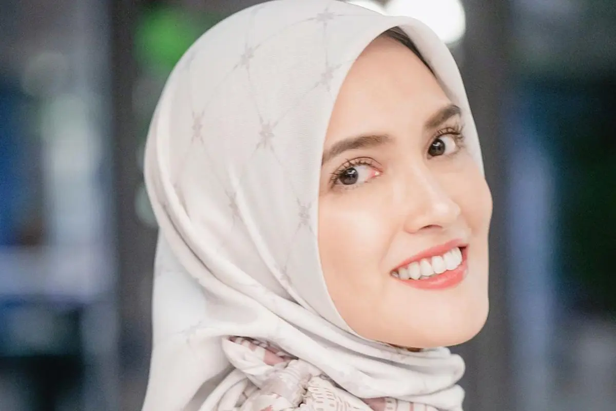 Hijab Shandy Aulia