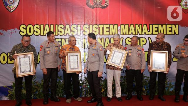 Semen Padang Raih Sertifikat Gold Reward SMP Obvitnas dari Kapolri