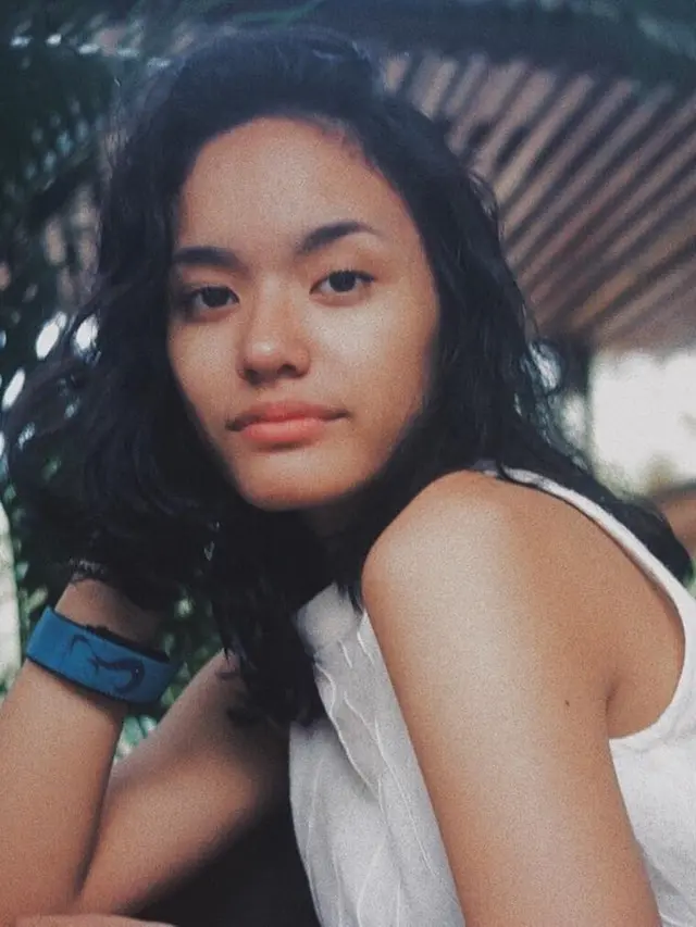 Gaya Arawinda Kirana Pakai Outfit Putih, Simpel Tapi Menawan