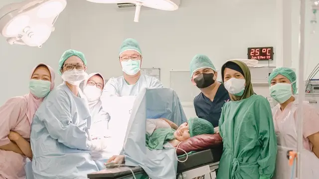 Rosiana Dewi Melahirkan