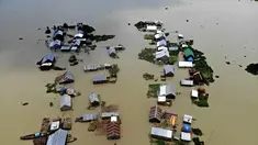 Rumah-rumah yang terendam banjir di Faridpur, Bangladesh (19/7/2020). Banjir yang dipicu tingginya curah hujan musiman dan derasnya air dari perbukitan kembali memburuk di beberapa wilayah Bangladesh, termasuk Distrik Faridpur. (Xinhua/Salim)