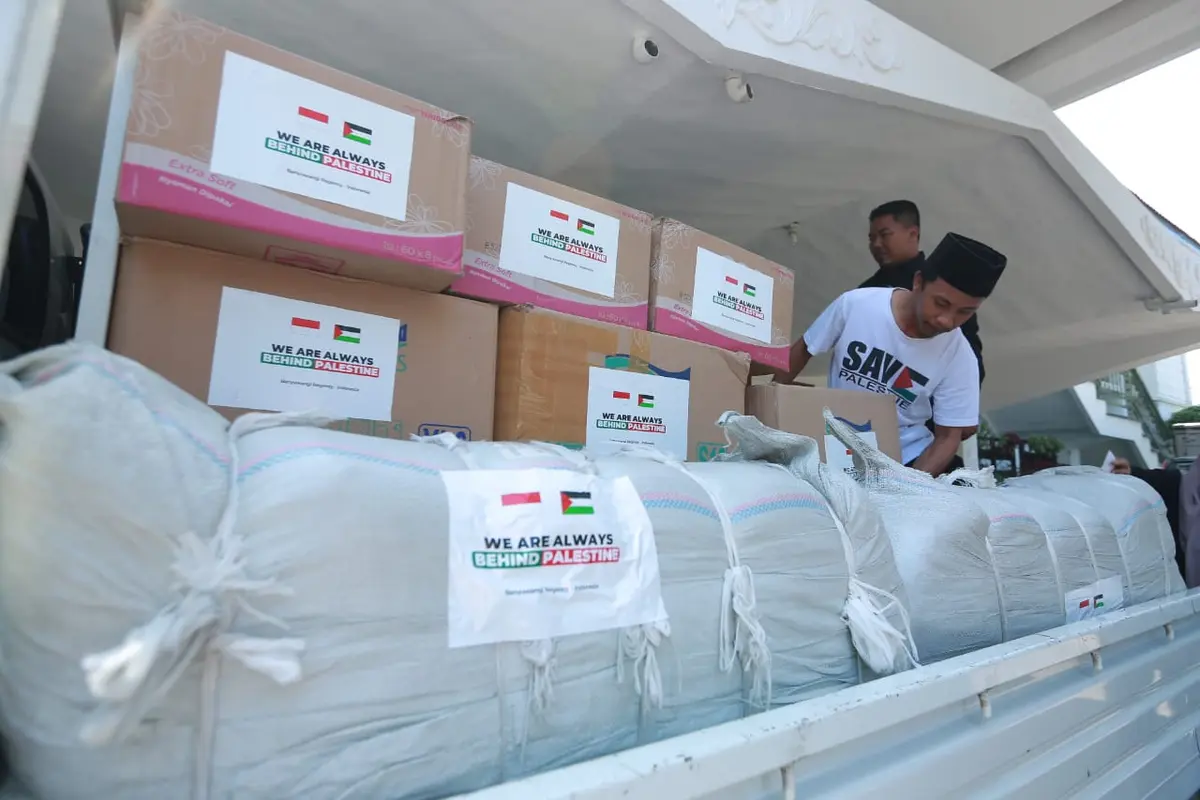 Bantuan Kemanusian Untuk Palestina diberangkatkan dari Kantor Pemkab Banyuwangi (Hermawan Arifianto/Liputan6.com)