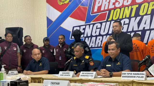 Konferensi pers Joint Operations DJBC dan Bareskrim Polri terkait Pengungkapan Jaringan Narkotika Internasional, di kantor DJBC Pasar Baru, Rabu (8/5/2024). (Foto: Liputan6.com/Tira Santia)