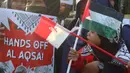 Massa AQSA Working Group (AWG) menggelar Aksi Jumat Nasional di depan Kedutaan Besar Amerika Serikat di Jakarta, Jumat, 21 Agustus 2026,. (KLY/ Arie Basuki)