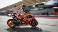 Marc Marquez, pembalap Repsol Honda, menguasai sesi latihan bebas pertama MotoGP Malaysia 2016 di Sirkuit Sepang, Jumat (28/10/2016). (AP Photo/Vincent Thian)