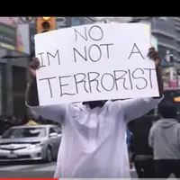 Tidak terima dibilang teroris, dua pria ini buktikan bahwa kaum muslim sangat cinta damai.
