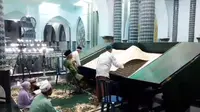 Menengok Tradisi Unik Tadarus Pakai Al-Qur'an Raksasa di Banyuwangi