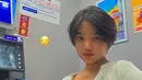 Sebelum terkenal, Fuji tampil dengan rambut long pixie cut. Tampak bagian atas yang dibiarkan lebih panjang, sementara bawahnya tetap pendek, terlihat sangat fresh dan cantik.(Liputan6.com/IG/@fuji_an)