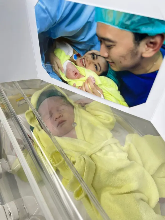 [Fimela] Kelahiran anak keempat Aliya Rajasa dan Ibas Yudhoyono