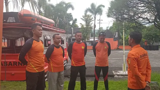 Tim SAR Dikerahkan cari pria tenggelam di Sungai Tanggul, Dusun Paseban, Desa Paseban, Kecamatan Kencong.