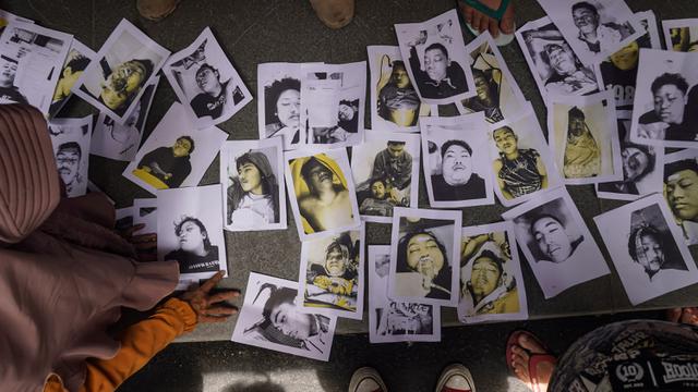 Air Mata Keluarga Korban Tragedi Kerusuhan Stadion Kanjuruhan Malang