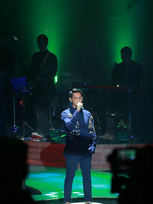 Kebanyakan lagu Afgan dan Raisa memang cenderung melow dan mengangkat tema cinta dari sudut pandang yang kurang bahagia. Namun lagu ini berbeda karena dua penyanyi ini ingin menyuguhkan sebuah lagu cinta yang ‘everlasting’. (Galih W. Satria/Bintang.com)