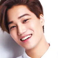 Selain punya wajah yang tampan, Kai EXO juga punya gigi yang sempurna. Hal itu membuatnya terlihat semakin manis saat tersenyum. (Foto: channel-korea.com)