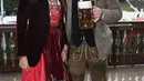 Pelatih Bayern Munchen, Carlo Ancelotti bersama istrinya, Mariann Barrena McClay berpose saat menghadiri Festival Oktoberfest di Munich, Jerman, (2/9). (REUTERS/Alexander Hassenstein)