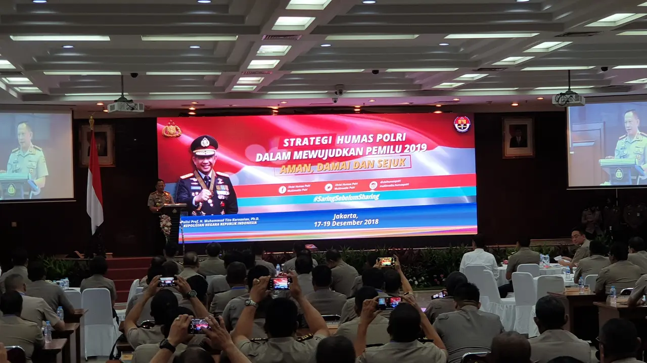 Kapolri Jenderal Pol Tito Karnavian saat hadir dalam acara konsolidasi demi mewujudkan penyelenggaraan Pemilu 2019 damai. (Liputan6.com/Nanda Perdana Putra)