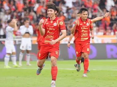Pemain Persija, Arlyansyah Abdulmanan (Arlyansyah) saat merayakan golnya ke gawang Persijap pada laga pekan ke-16 BRI Super League 2025/2026 di Stadion Utama Gelora Bung Karno (SUGBK), Jakarta, Sabtu (3/1/2026). Persija Jakarta meraih poin penuh pada laga pekan ke-16 BRI Super League 2025/2026. (Bola.com/Abdul Aziz)
