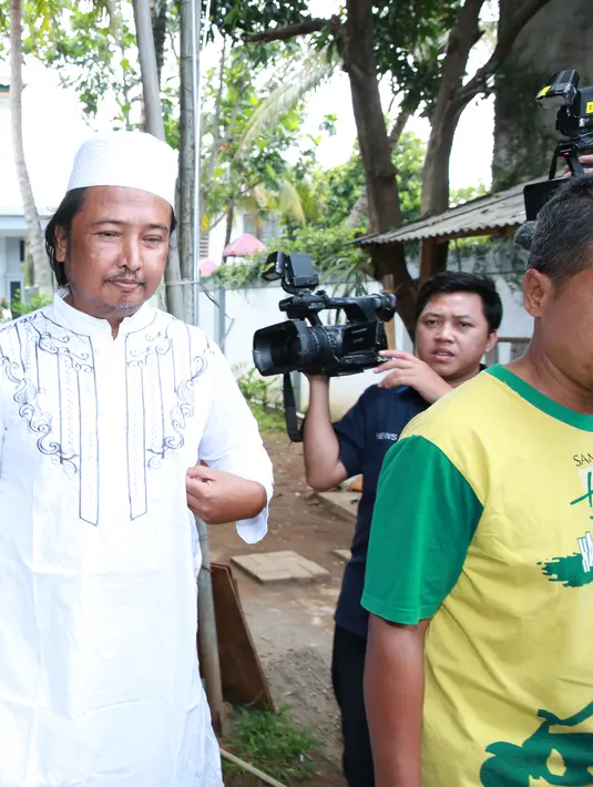 "Menurut aku justru enggak memalukan, malah bangga. Aku dua tahun hilang kontak dan ini baru ketemu. Ini good news, memang ketemu lagi," ungkap Marshanda di Panti Sosial, Jakarta Timur. (Deki Prayoga/Bintang.com)