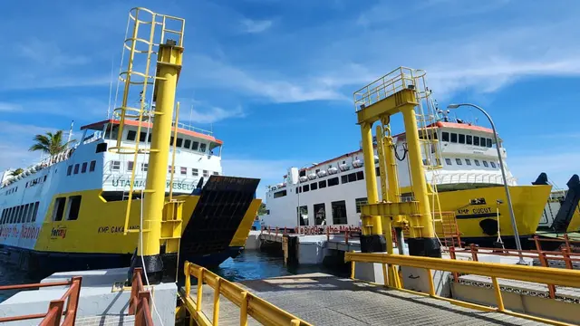 Kondisi di sala satu pelabuhan di NTT Pasca gempa M 7,7. (Dok. Istimewa)