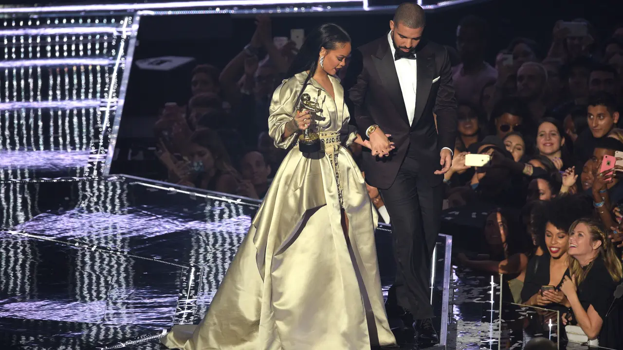 20160829-MTV-VMA-2016-AS-Rihanna-Drake-Reuters-AFP