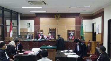Sidang lanjutan Akmal, anak bungsu Wakil Wali Kota Tangerang, yang tersandung menggunakan narkoba jenis sabu memasuki babak baru di Pengadilan Negeri Tangerang.