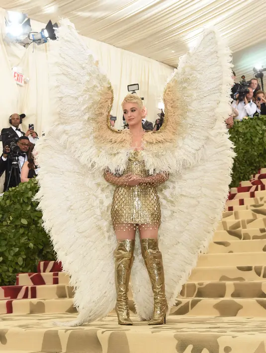 Bukanlah hal yang aneh jika Katy Perry menjadi pusat perhatian di Met Gala 2018. (JAMIE MCCARTHY / GETTY IMAGES NORTH AMERICA / AFP)