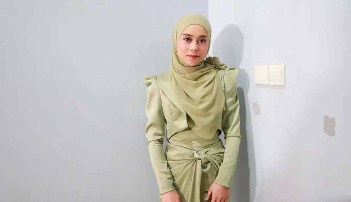 "Masih merasa tidak percaya tapi Masya Allah ini anugrah makasih berkali kali ke Allah masih kasih Lesti kesehatan dan kesuksesan," kata Lesti Kejora [Foto: Muhammad Akrom Sukarya/KapanLagi.com]