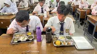 Pj Gubernur Jakarta Teguh Setyabudi&nbsp;mengatakan susu akan tetap disajikan dalam Program Makan Bergizi Gratis (Program MBG), namun tidak setiap hari. (Liputan6.com/Winda Nelfira)