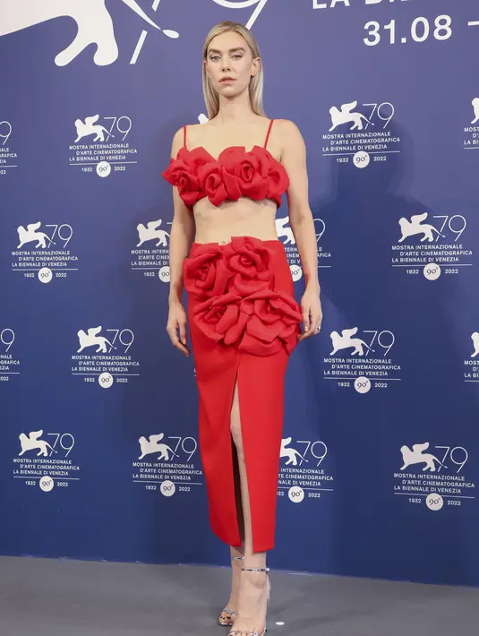 Vanessa Kirby berpose untuk fotografer pada sesi pemotretan untuk film 'The Son' selama Venice Film Festival 2022 ke-79 di Venesia, Italia, Rabu, 7 September 2022. Dia bergabung dengan bintang Hugh dan Laura dalam drama baru mereka The Son, yang didasarkan pada drama panggung Florian Zeller tahun 2018. (Photo by Joel C Ryan/Invision/AP)