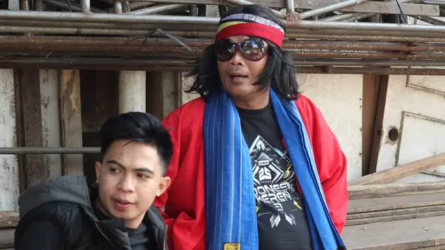 Sang Adik Azani Anak Mendiang Sapri Pantun, Ini 6 Momen Kenangan Dolly dan Kakaknya
