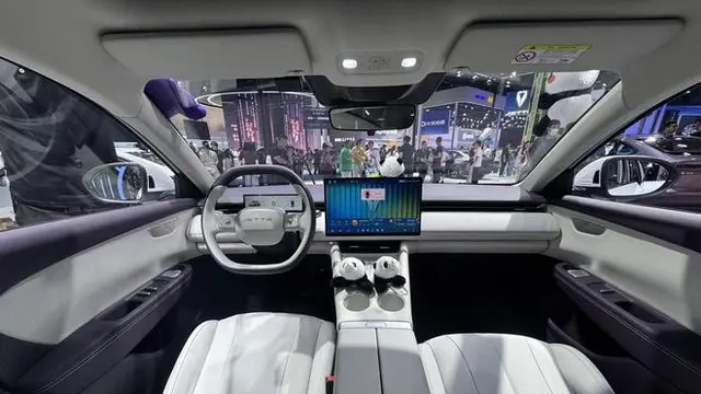 Tata Letak Kabin Minimalis & Kokpit Cerdas Yuexing 2.0 Jetta M6 EV