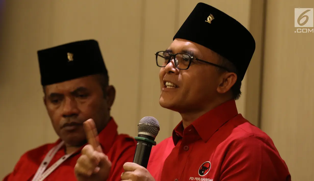Bupati Banyuwangi Abdullah Azwar Anas menjadi pembicara dalam serial diskusi dalam rangkaian Kongres PDI P ke V di Sanur, Bali, Jumat (9/8/2019). Diskusi tersebut membahas "Kepala Daerah Bongkar Rahasia PDI Perjuangan Menang Dalam Pilkada. (Liputan6.com/Johan Tallo)